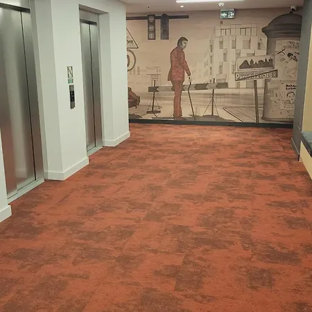 Jtb In The Centr Of *