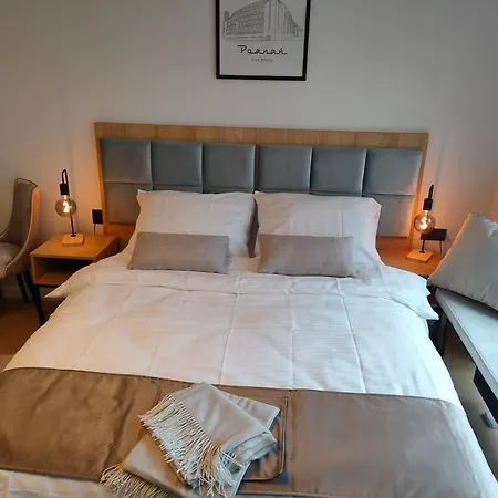 Jtb In The Centr Of 波兹南